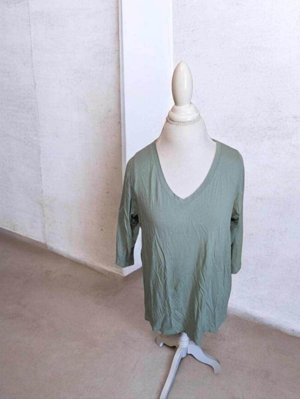 🌿 Tahari Soft Sage V-Neck 3/4 Sleeve Top